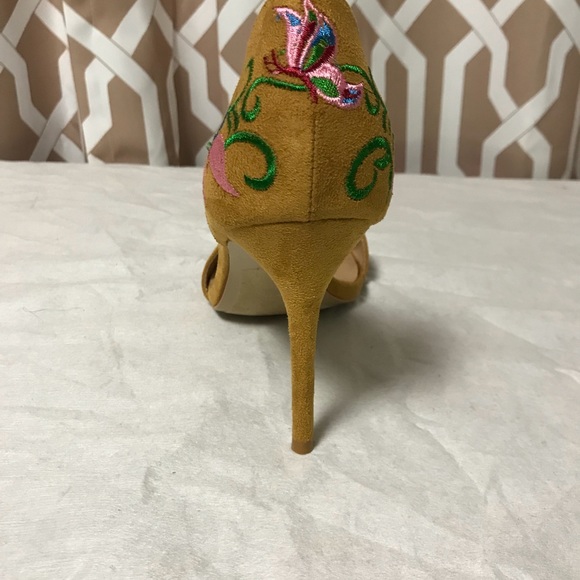 Hippie Laundry Tan Sandals - Picture 2 of 6